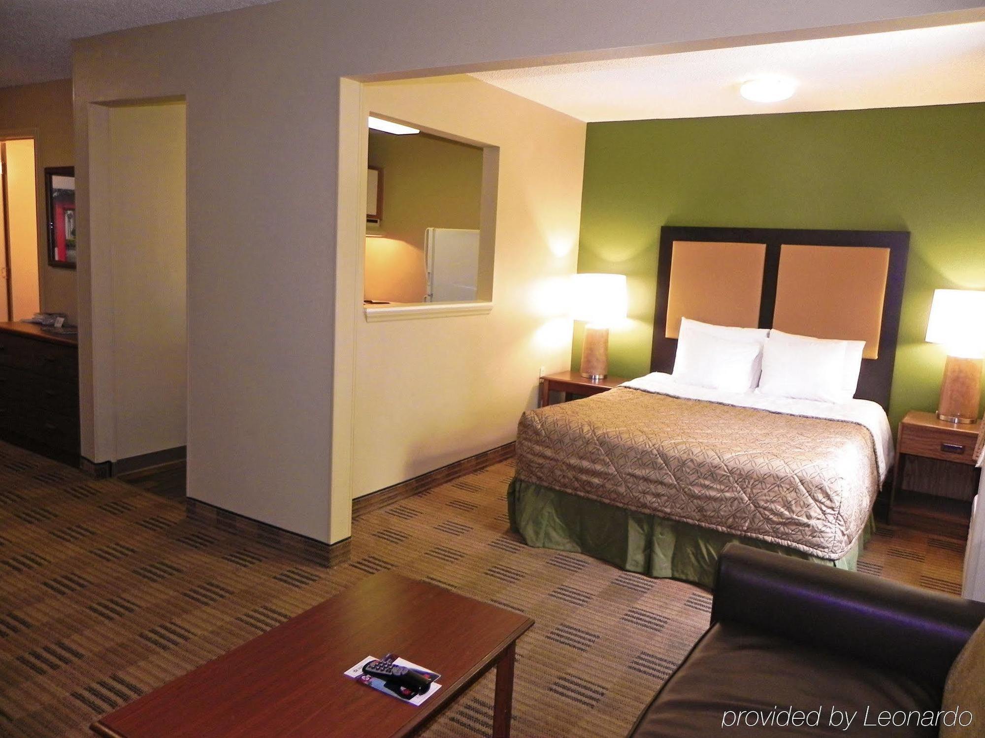 Extended Stay America Select Suites - Charlotte - University Place - E Mccullough Dr Экстерьер фото