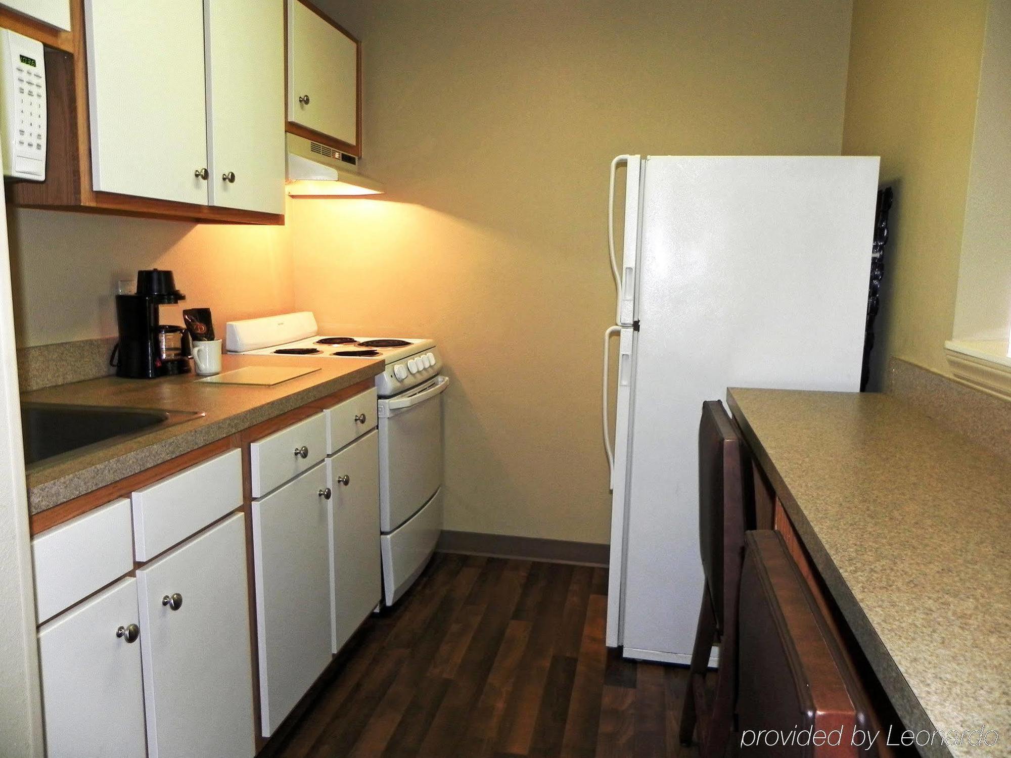 Extended Stay America Select Suites - Charlotte - University Place - E Mccullough Dr Экстерьер фото