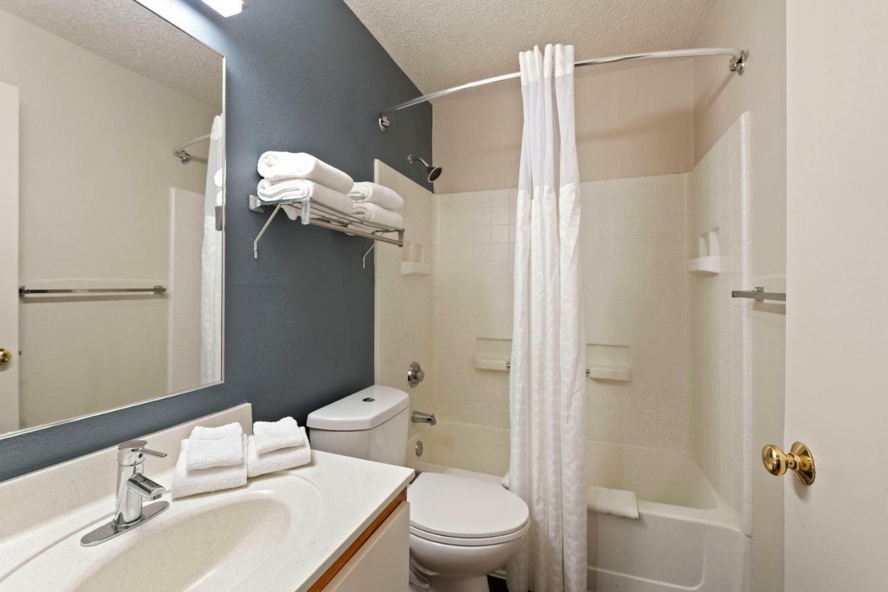 Extended Stay America Select Suites - Charlotte - University Place - E Mccullough Dr Экстерьер фото